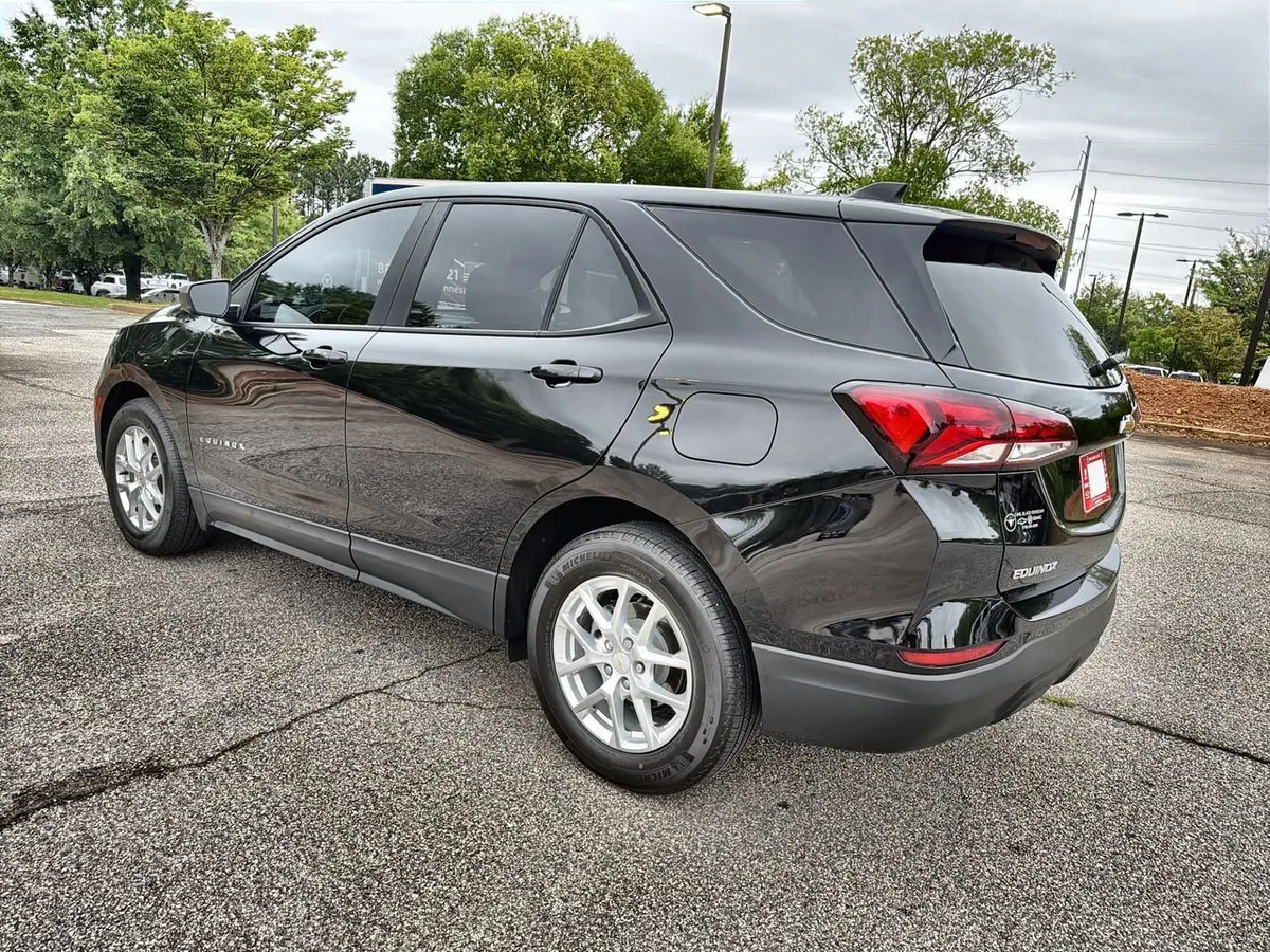 2022 Chevrolet Equinox LS thumbnail 6
