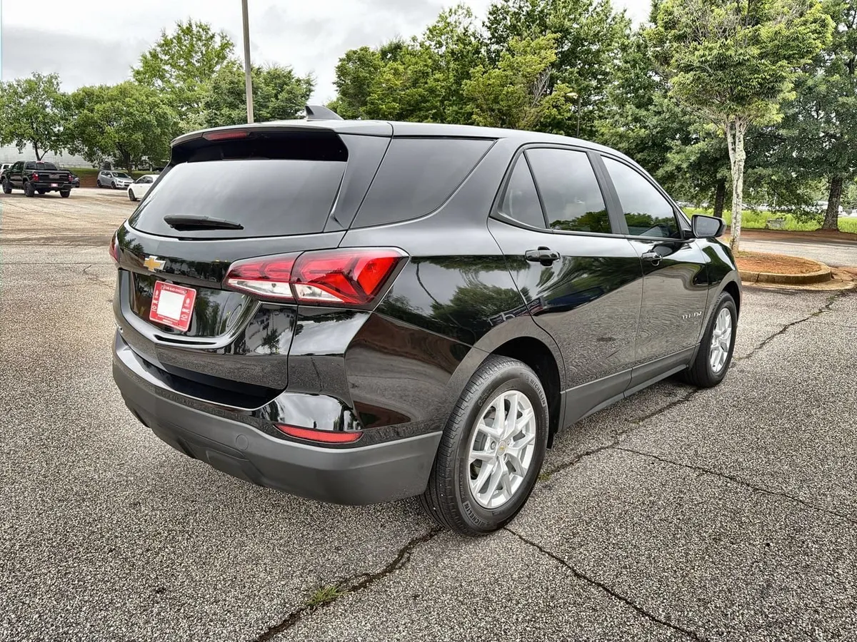 2022 Chevrolet Equinox LS thumbnail 8