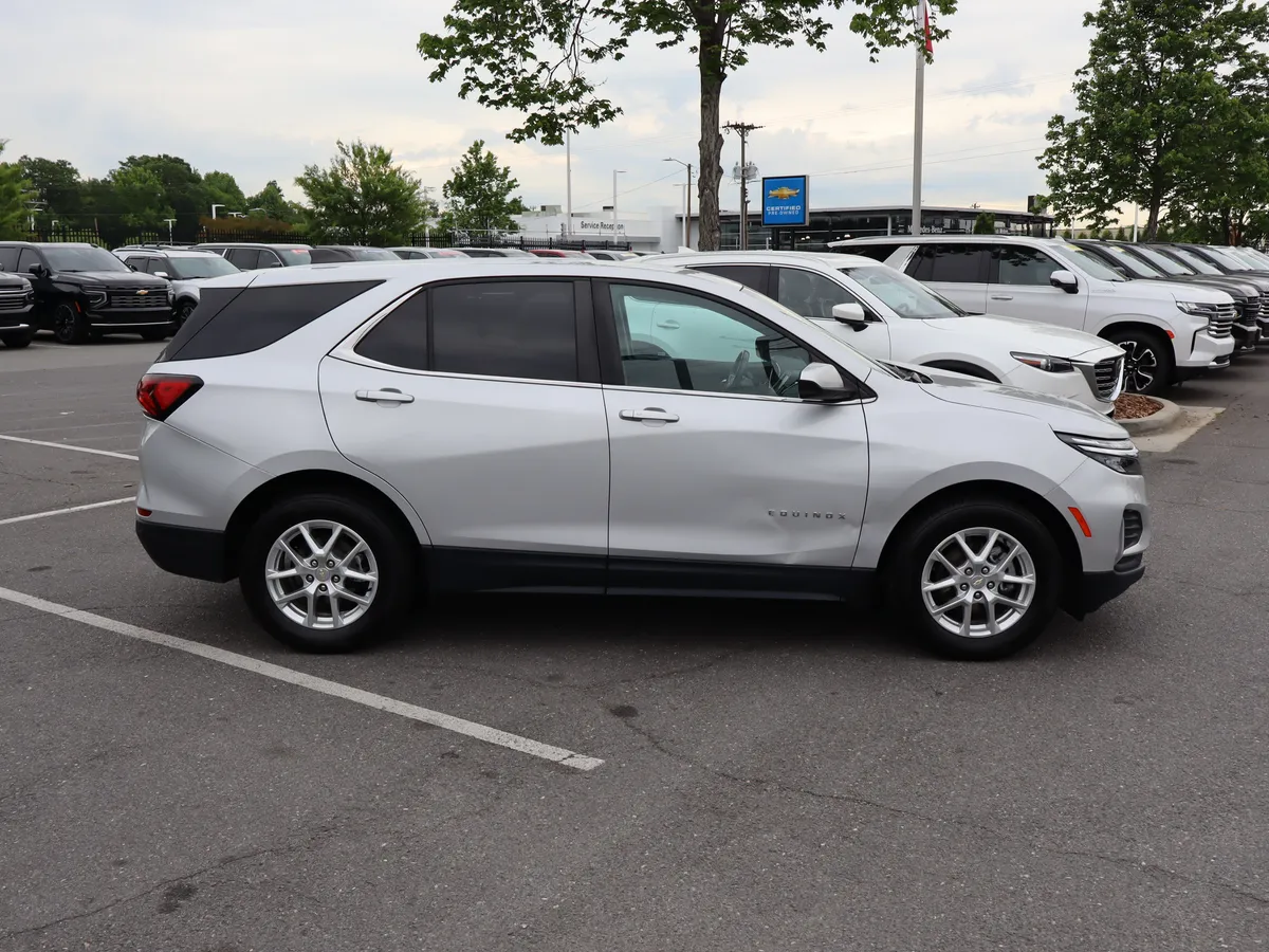 2022 Chevrolet Equinox LT thumbnail 10