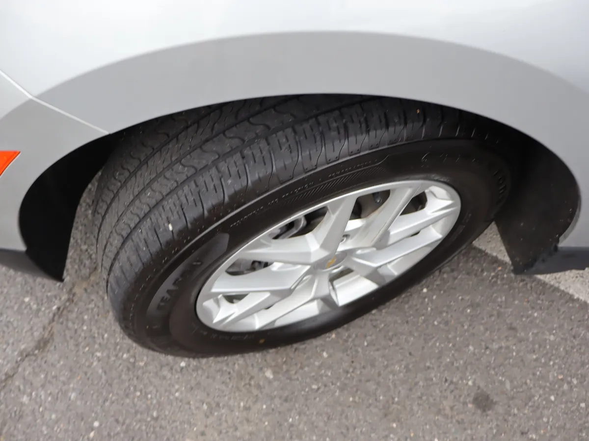 2022 Chevrolet Equinox LT thumbnail 38