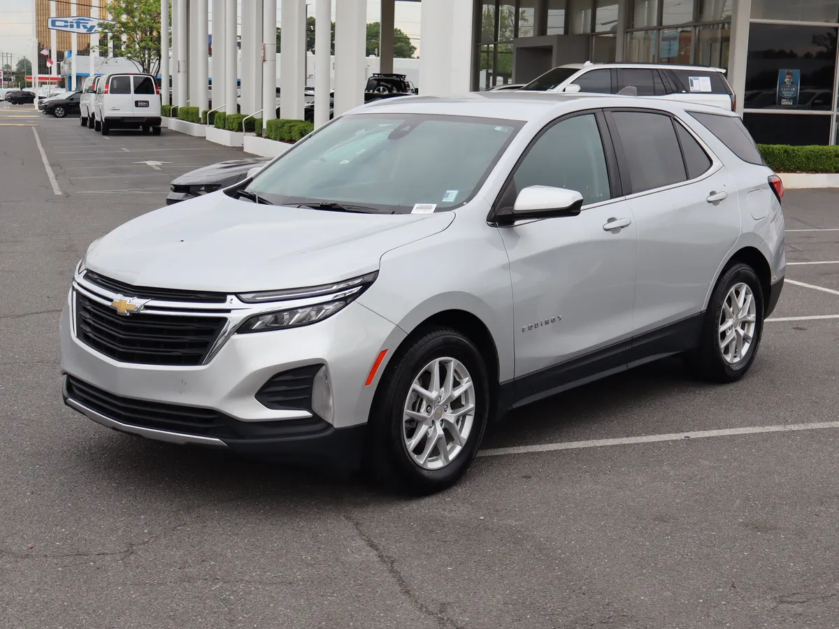 2022 Chevrolet Equinox LT thumbnail 4