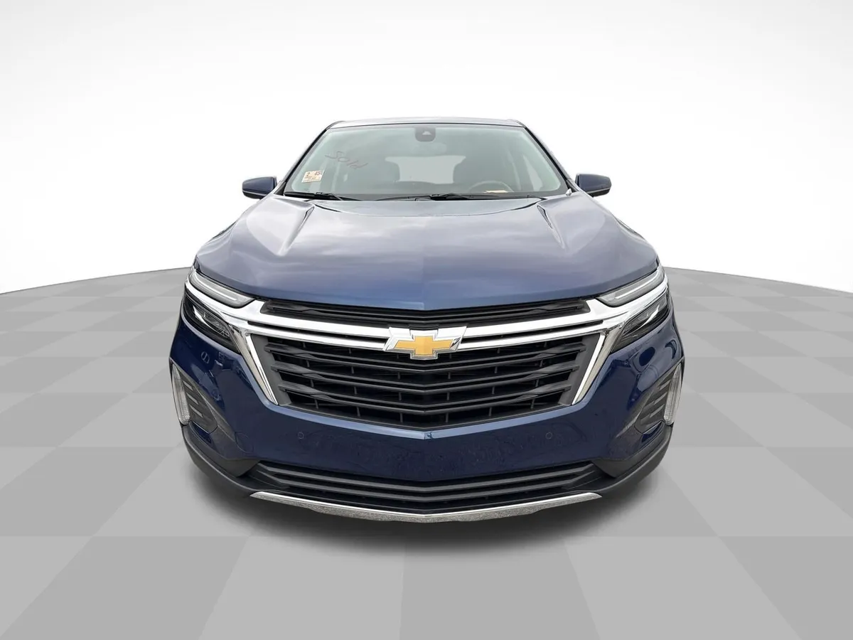 2022 Chevrolet Equinox LT thumbnail 2