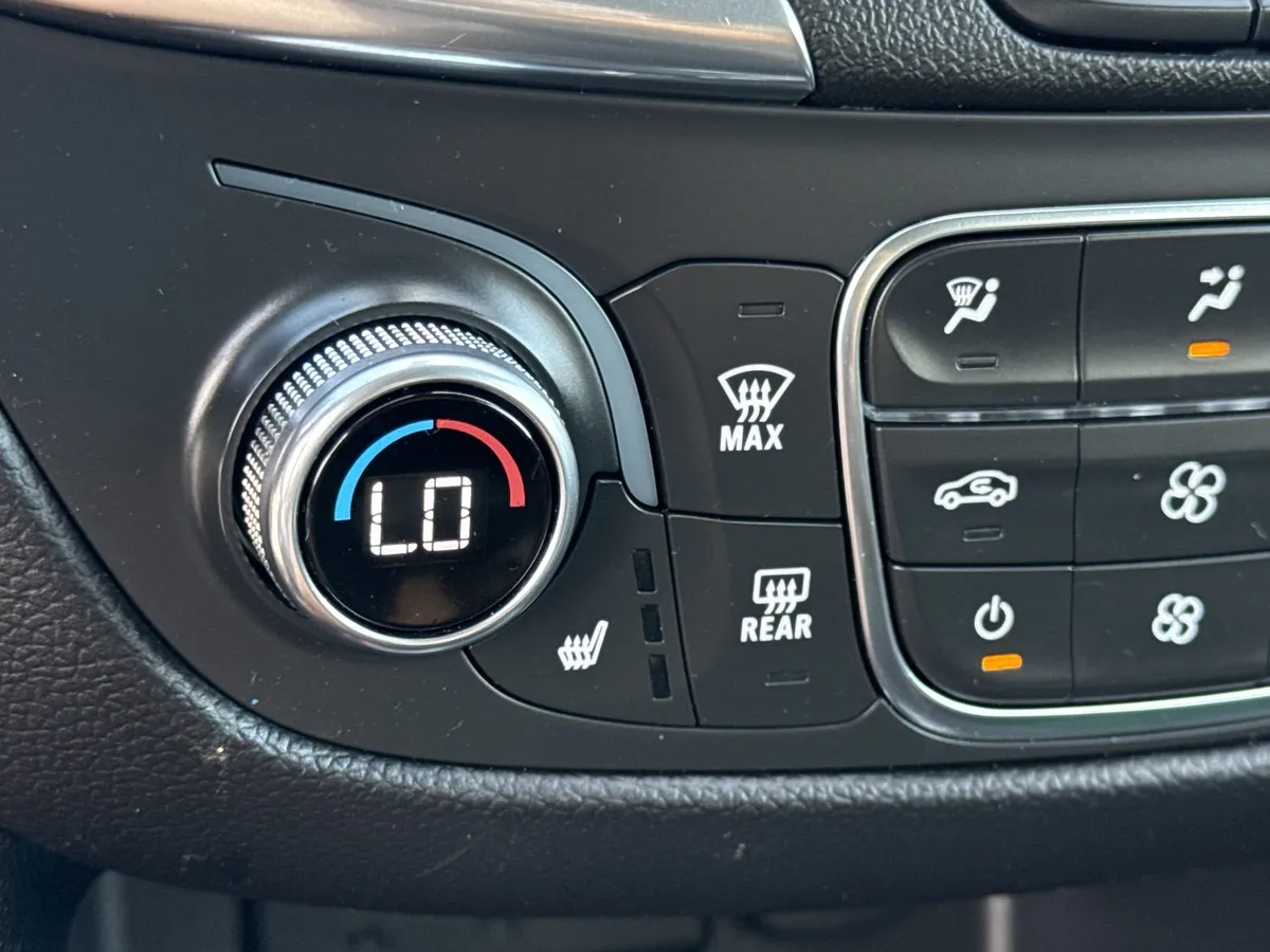 2022 Chevrolet Equinox LT thumbnail 23