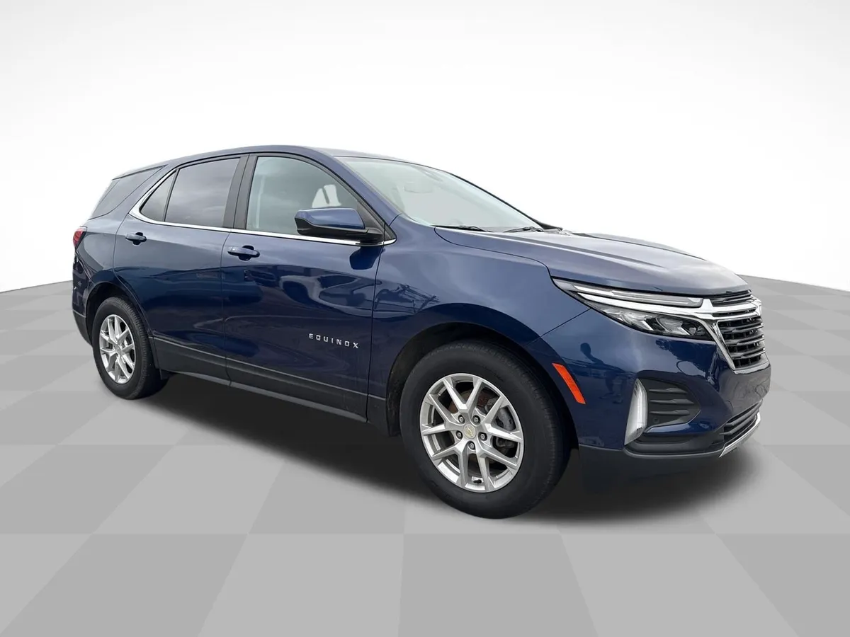 2022 Chevrolet Equinox LT thumbnail 3