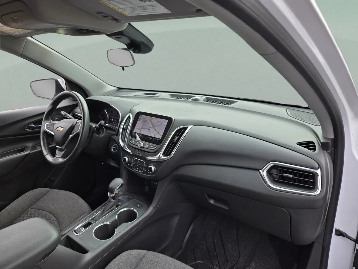 2022 Chevrolet Equinox LT thumbnail 23