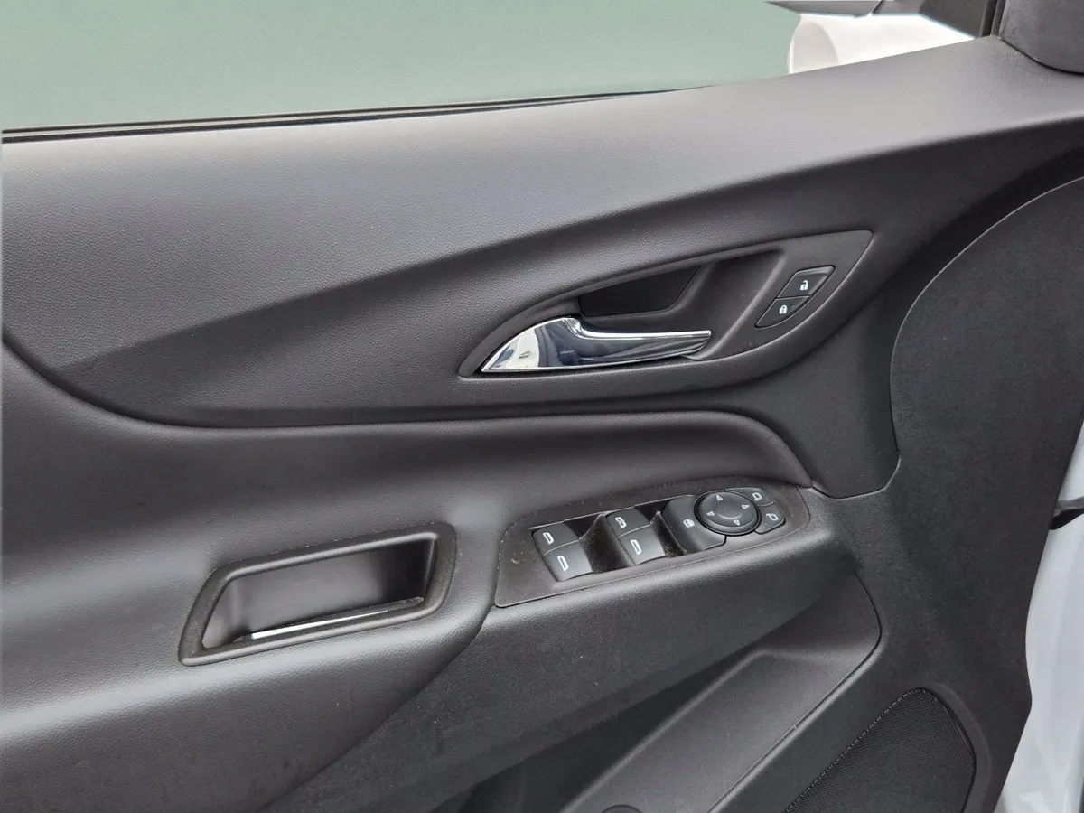 2022 Chevrolet Equinox LT thumbnail 9