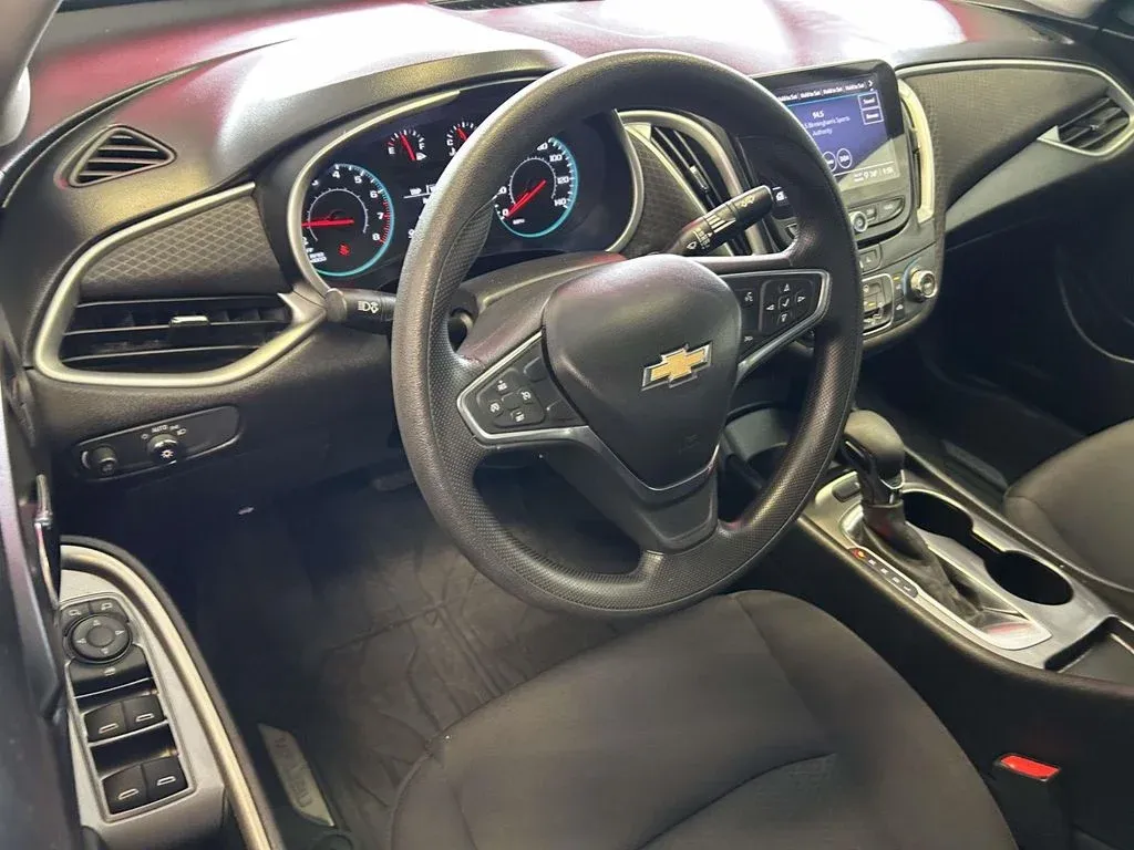 2022 Chevrolet Malibu LS thumbnail 12