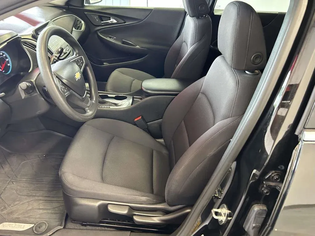 2022 Chevrolet Malibu LS thumbnail 14