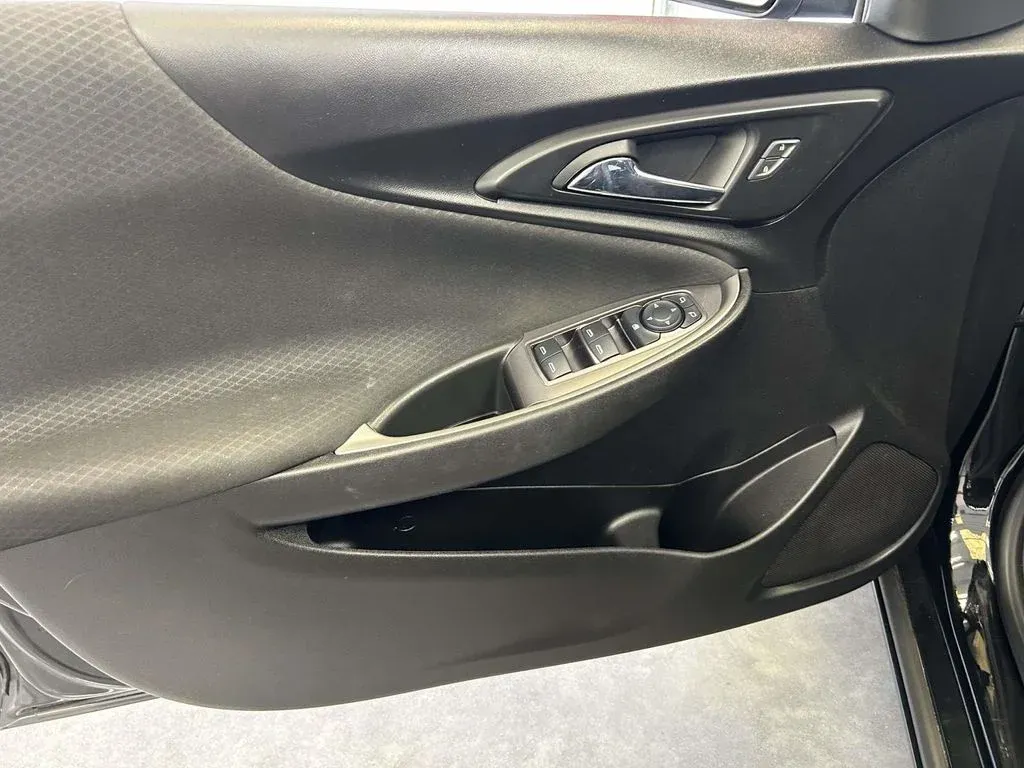 2022 Chevrolet Malibu LS thumbnail 15