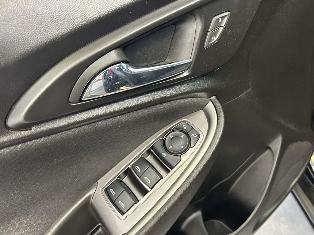 2022 Chevrolet Malibu LS thumbnail 16