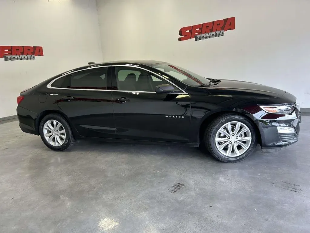 2022 Chevrolet Malibu LS thumbnail 2