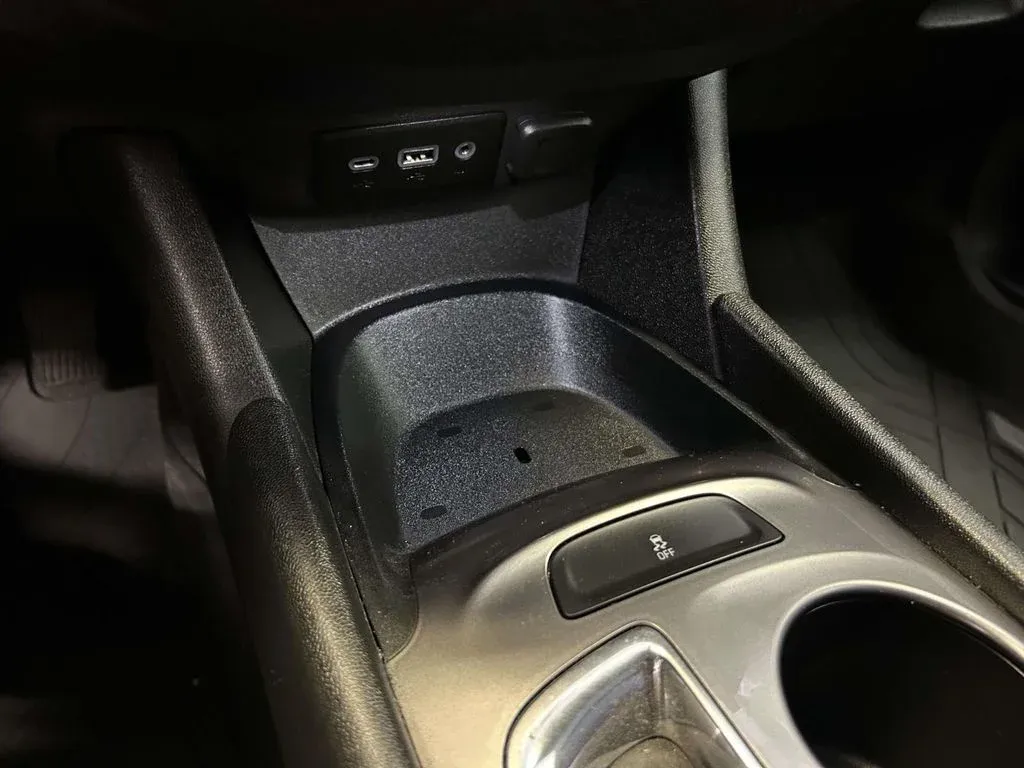 2022 Chevrolet Malibu LS thumbnail 21