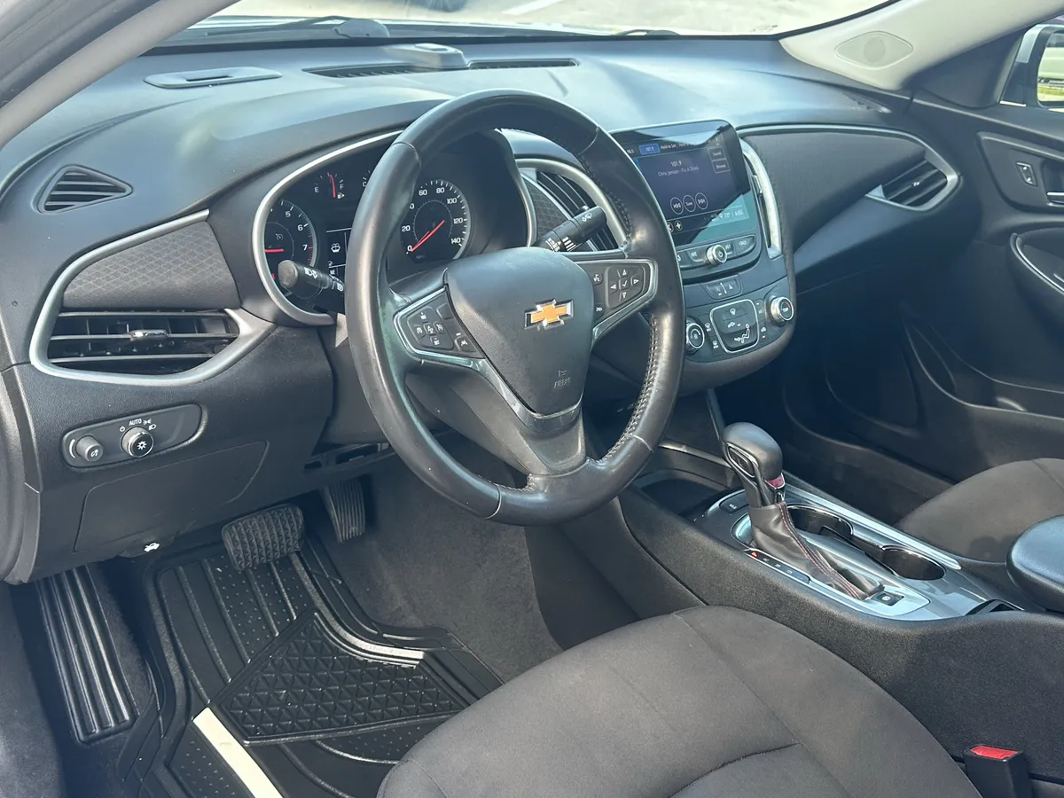 2022 Chevrolet Malibu RS thumbnail 14