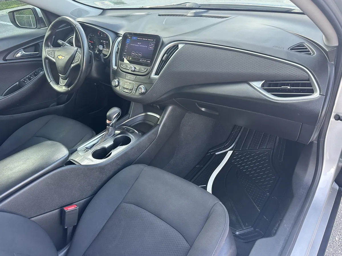 2022 Chevrolet Malibu RS thumbnail 36