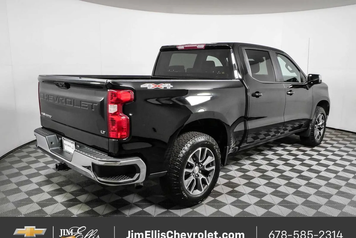 2022 Chevrolet Silverado 1500 LT thumbnail 3