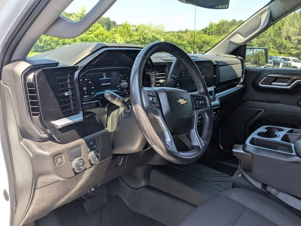2022 Chevrolet Silverado 1500 LT thumbnail 13