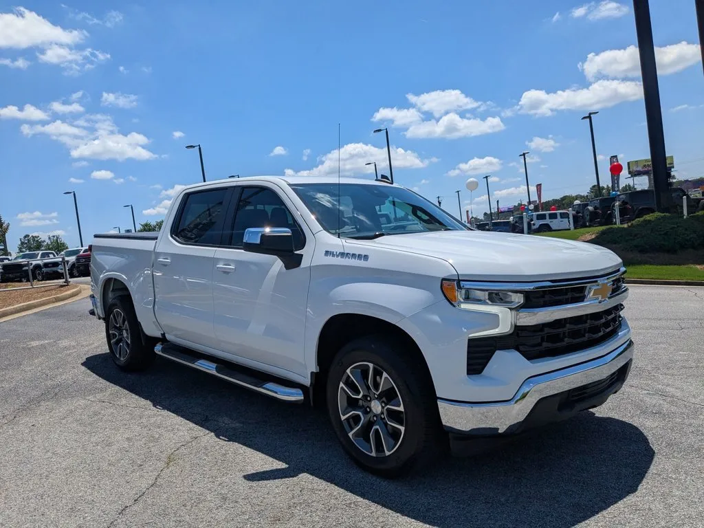 2022 Chevrolet Silverado 1500 LT thumbnail 3