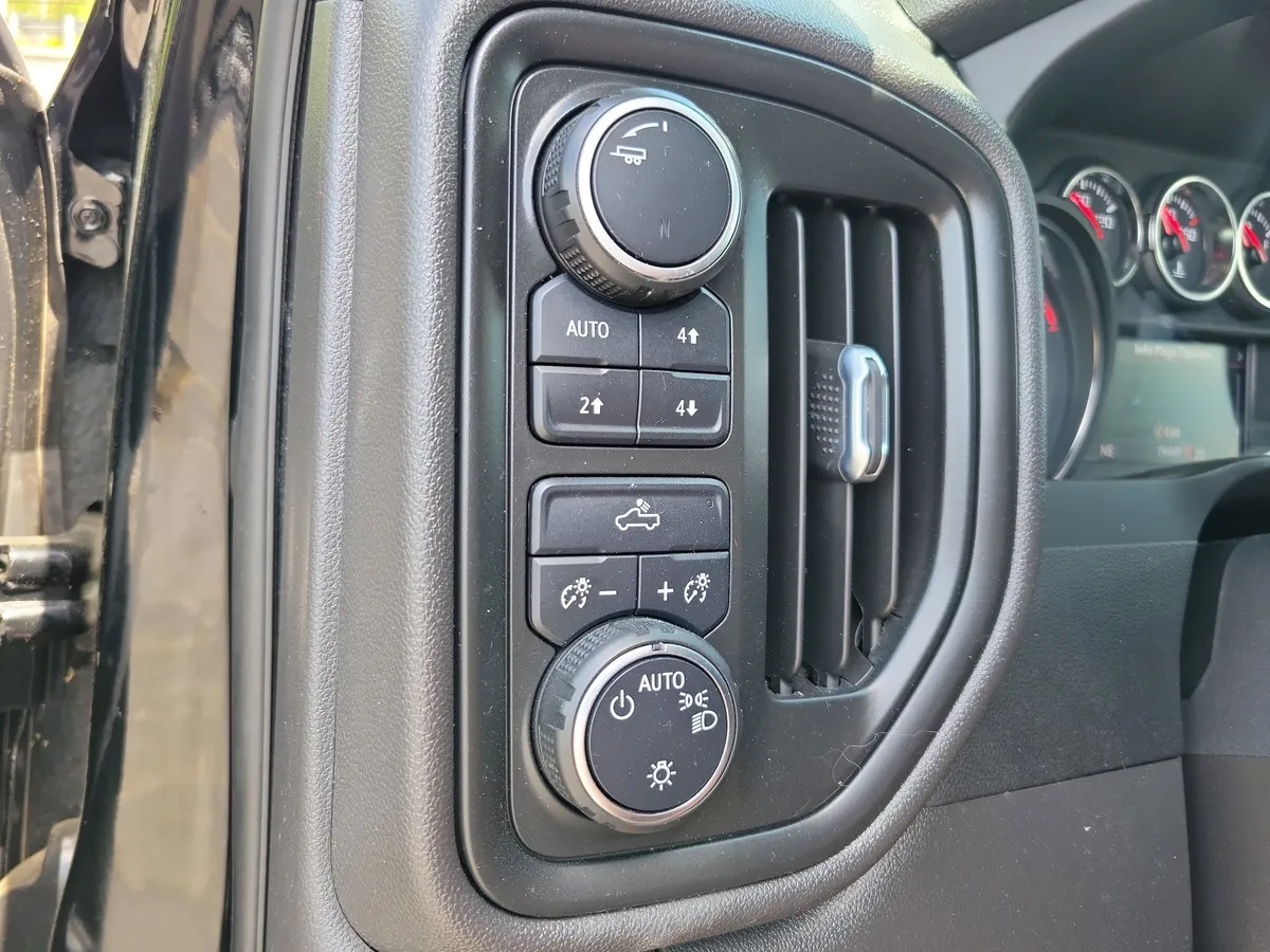 2022 Chevrolet Silverado 1500 LTD Custom Trail Boss thumbnail 12