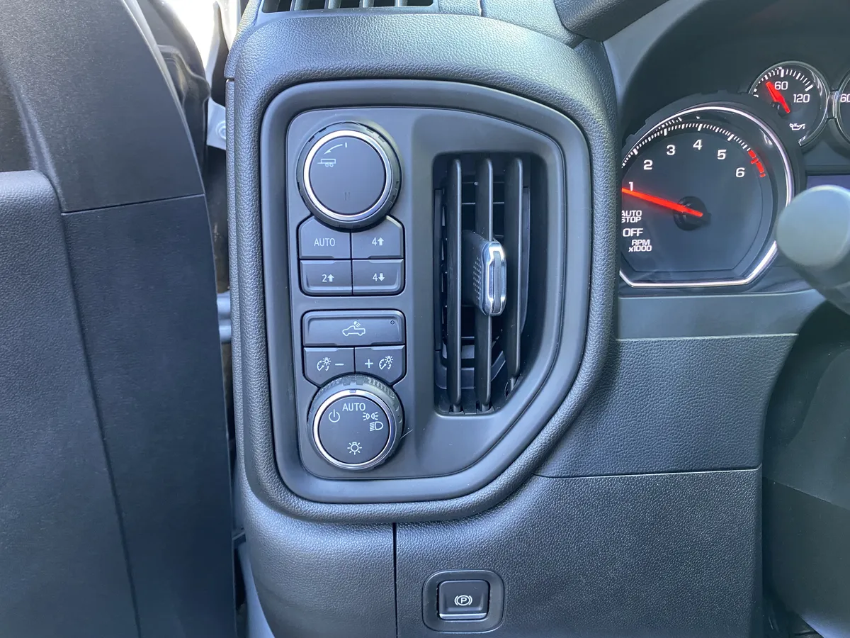 2022 Chevrolet Silverado 1500 LTD Custom Trail Boss thumbnail 17