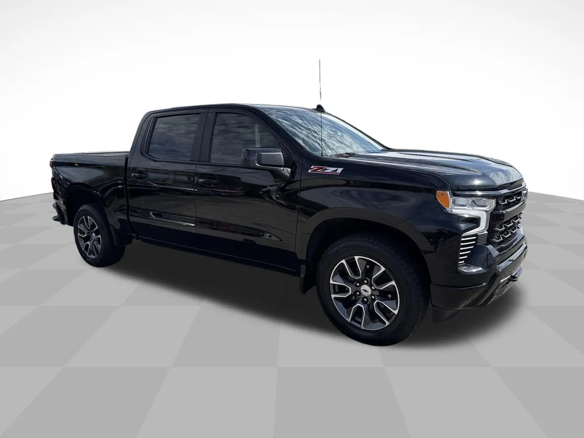 2022 Chevrolet Silverado 1500 RST thumbnail 3