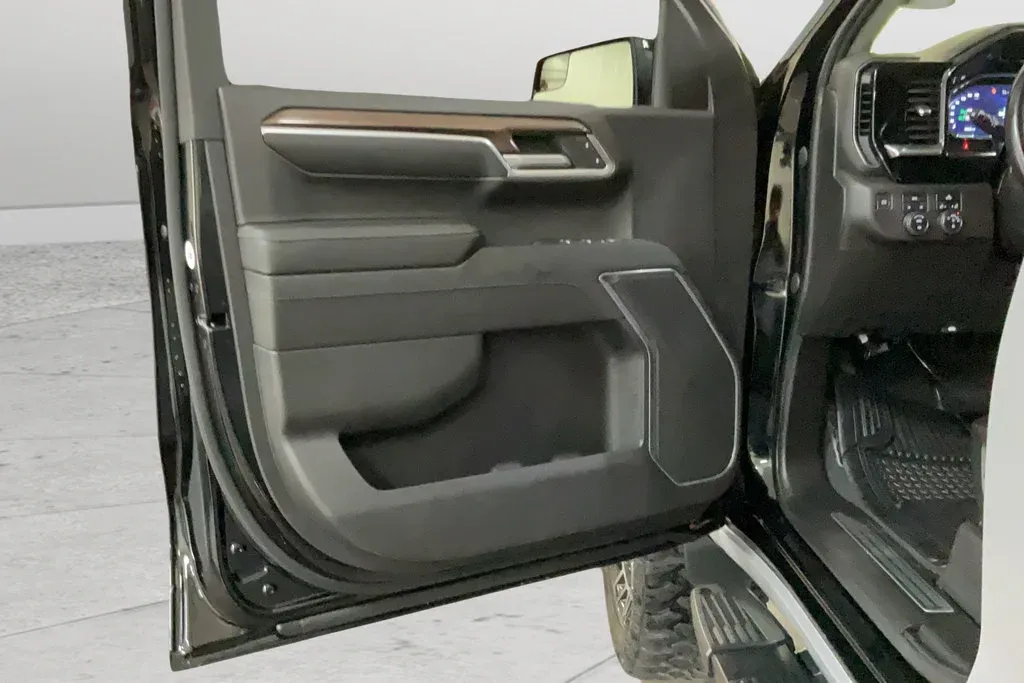 2022 Chevrolet Silverado 1500 RST thumbnail 11