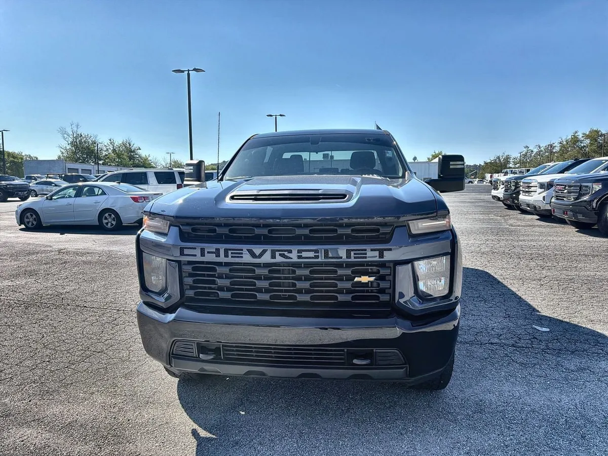 2022 Chevrolet Silverado 2500 HD Custom thumbnail 3