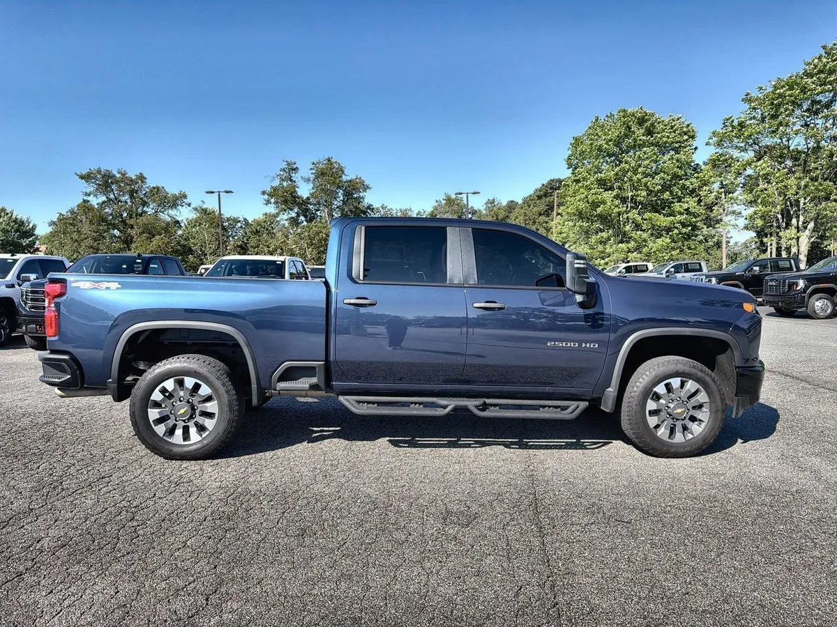 2022 Chevrolet Silverado 2500 HD Custom thumbnail 9