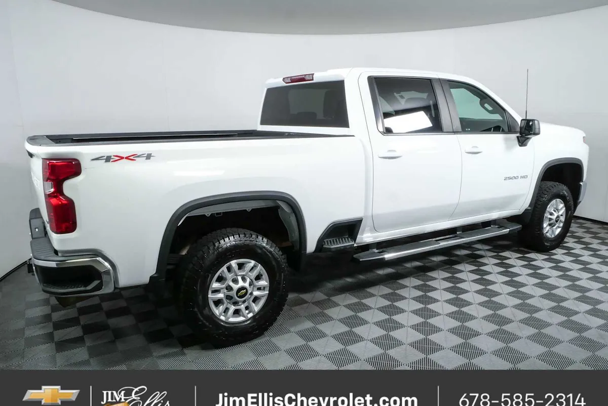 2022 Chevrolet Silverado 2500HD LT thumbnail 2