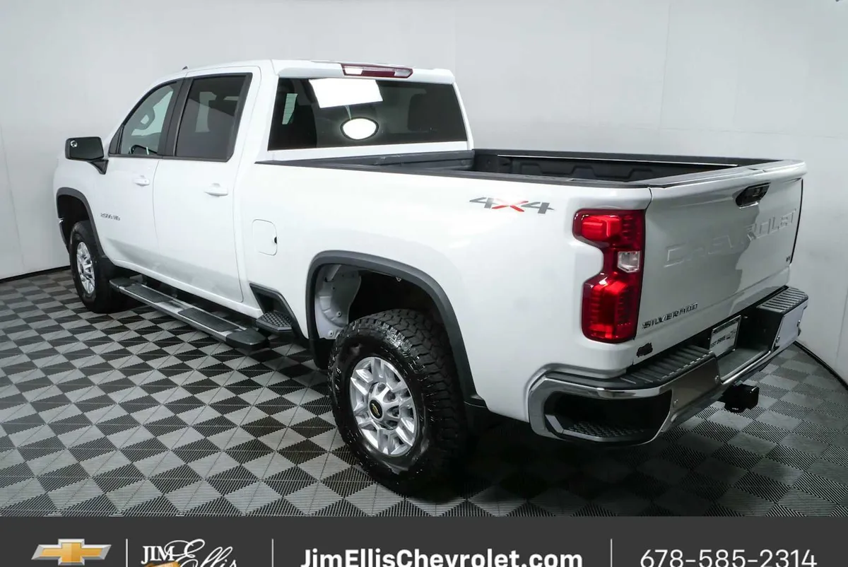 2022 Chevrolet Silverado 2500HD LT thumbnail 26