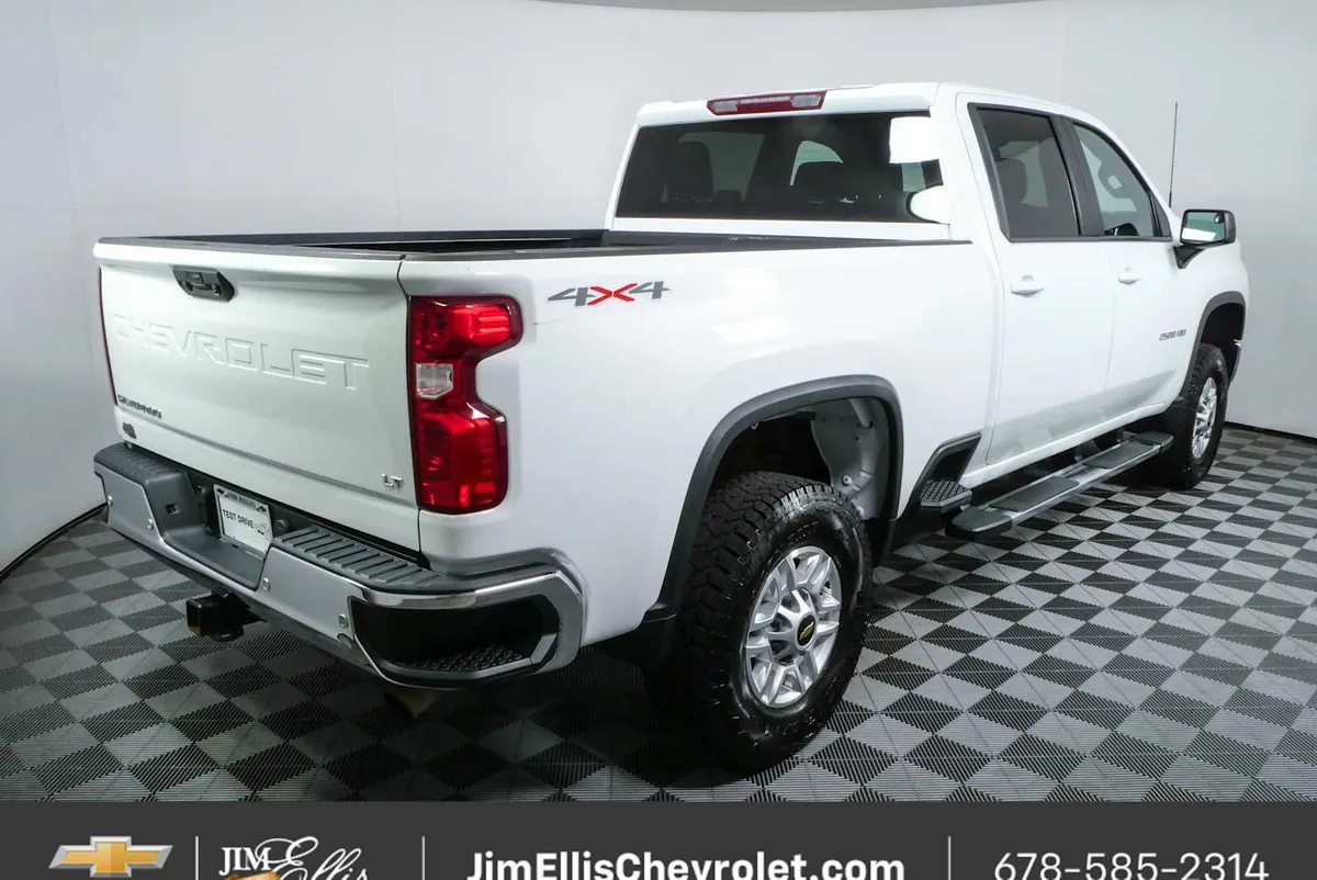 2022 Chevrolet Silverado 2500HD LT thumbnail 3