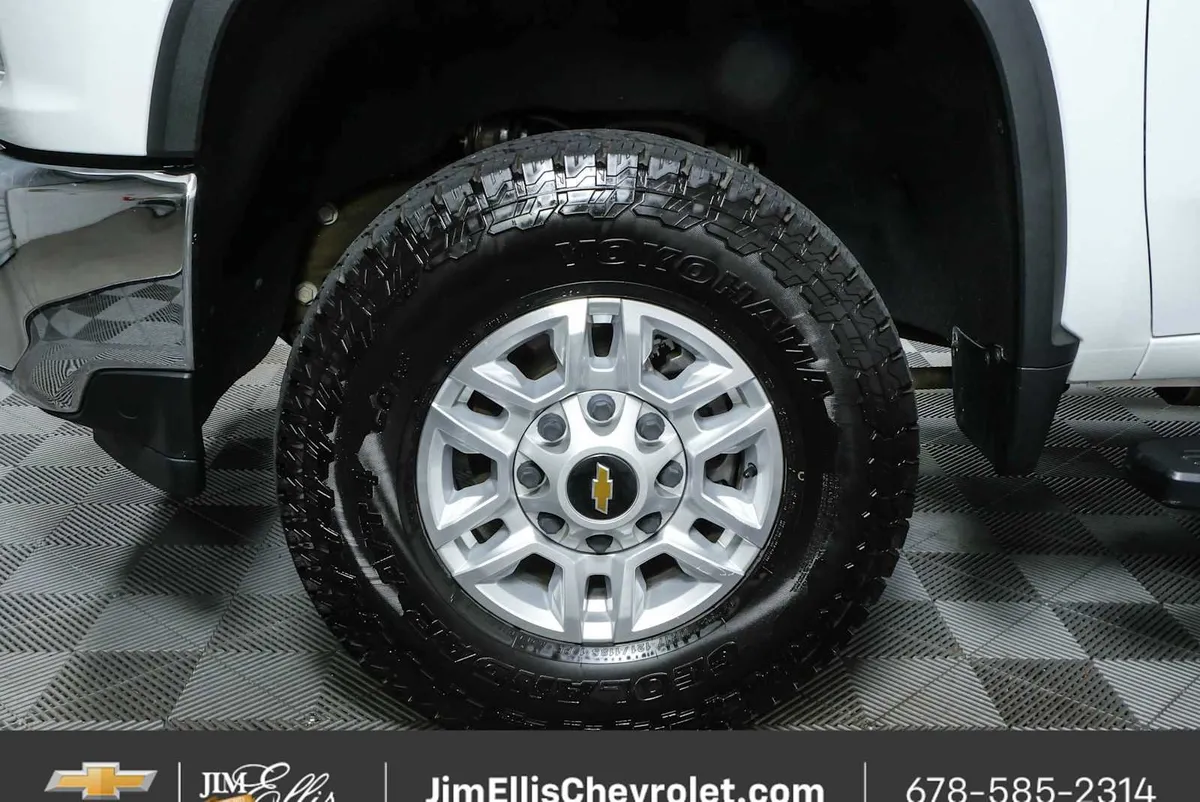 2022 Chevrolet Silverado 2500HD LT thumbnail 32