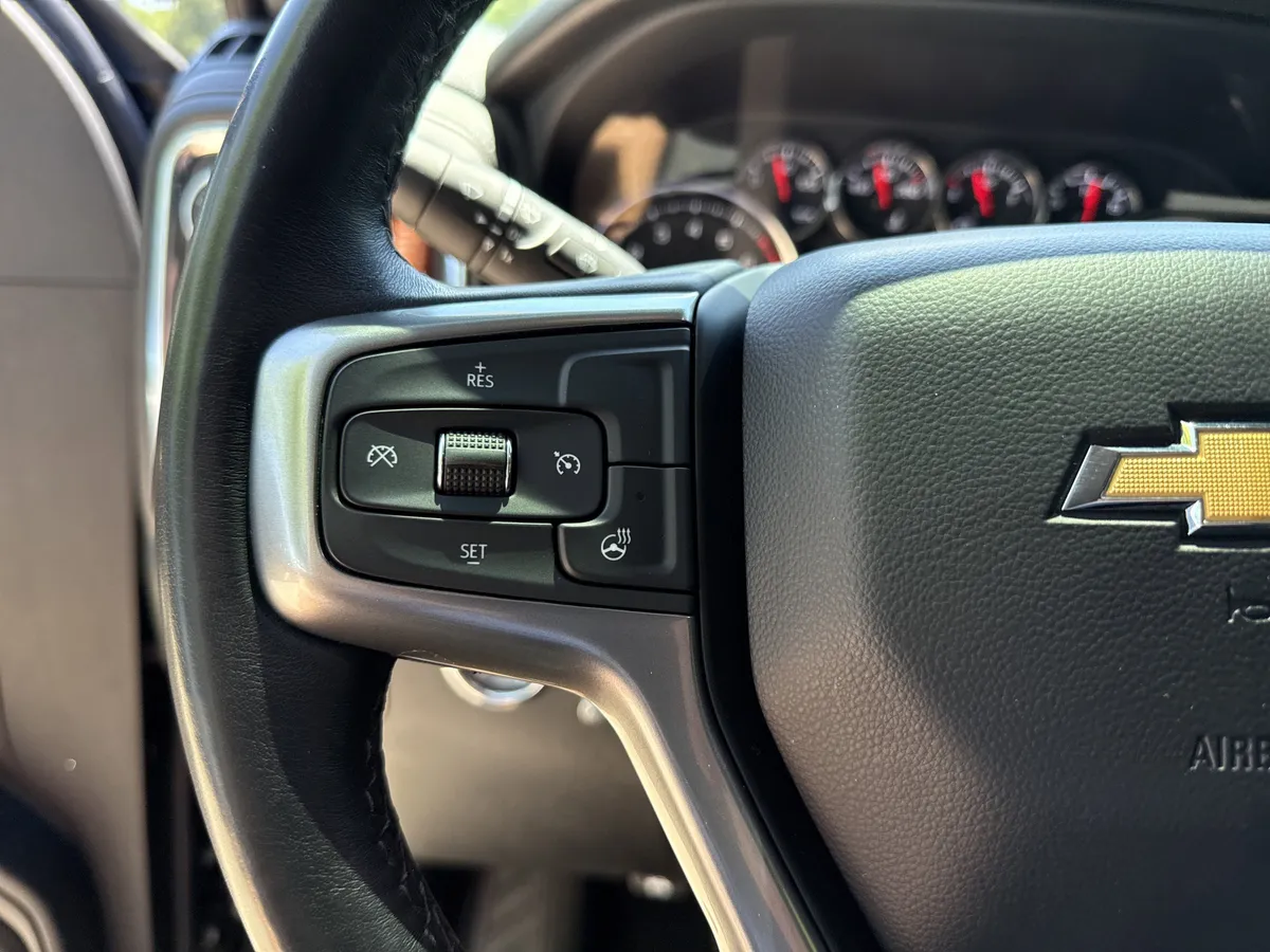 2022 Chevrolet Silverado 2500HD LT thumbnail 22