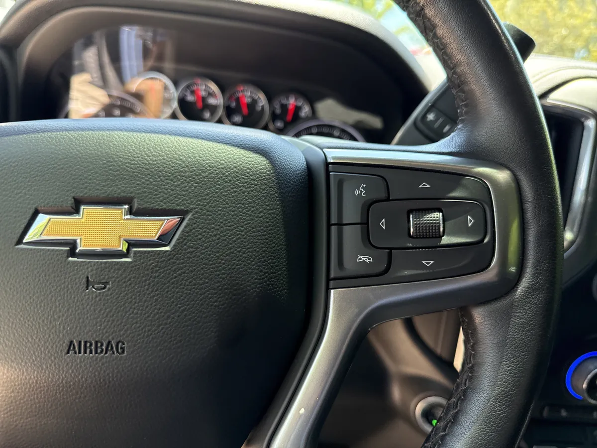2022 Chevrolet Silverado 2500HD LT thumbnail 23