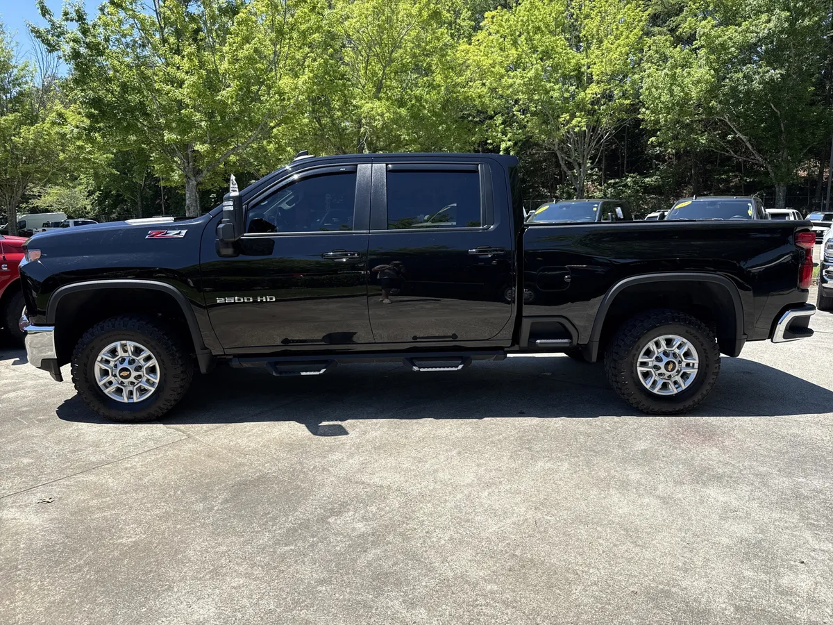 2022 Chevrolet Silverado 2500HD LT thumbnail 4