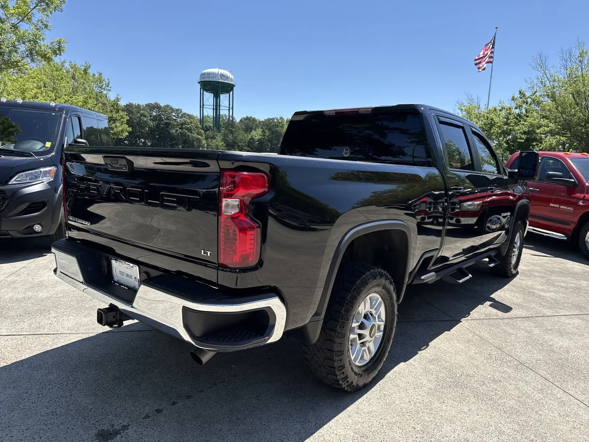 2022 Chevrolet Silverado 2500HD LT thumbnail 7