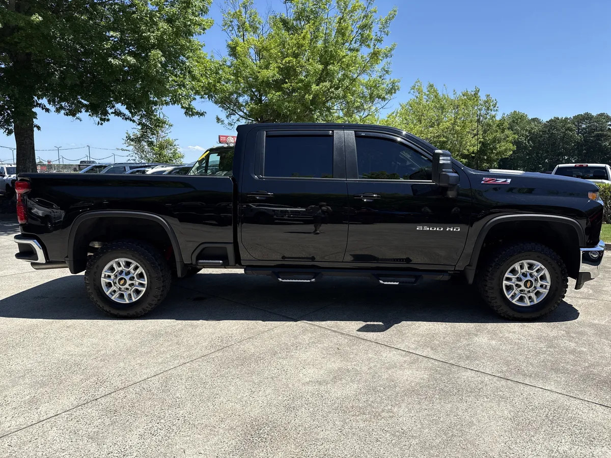 2022 Chevrolet Silverado 2500HD LT thumbnail 8