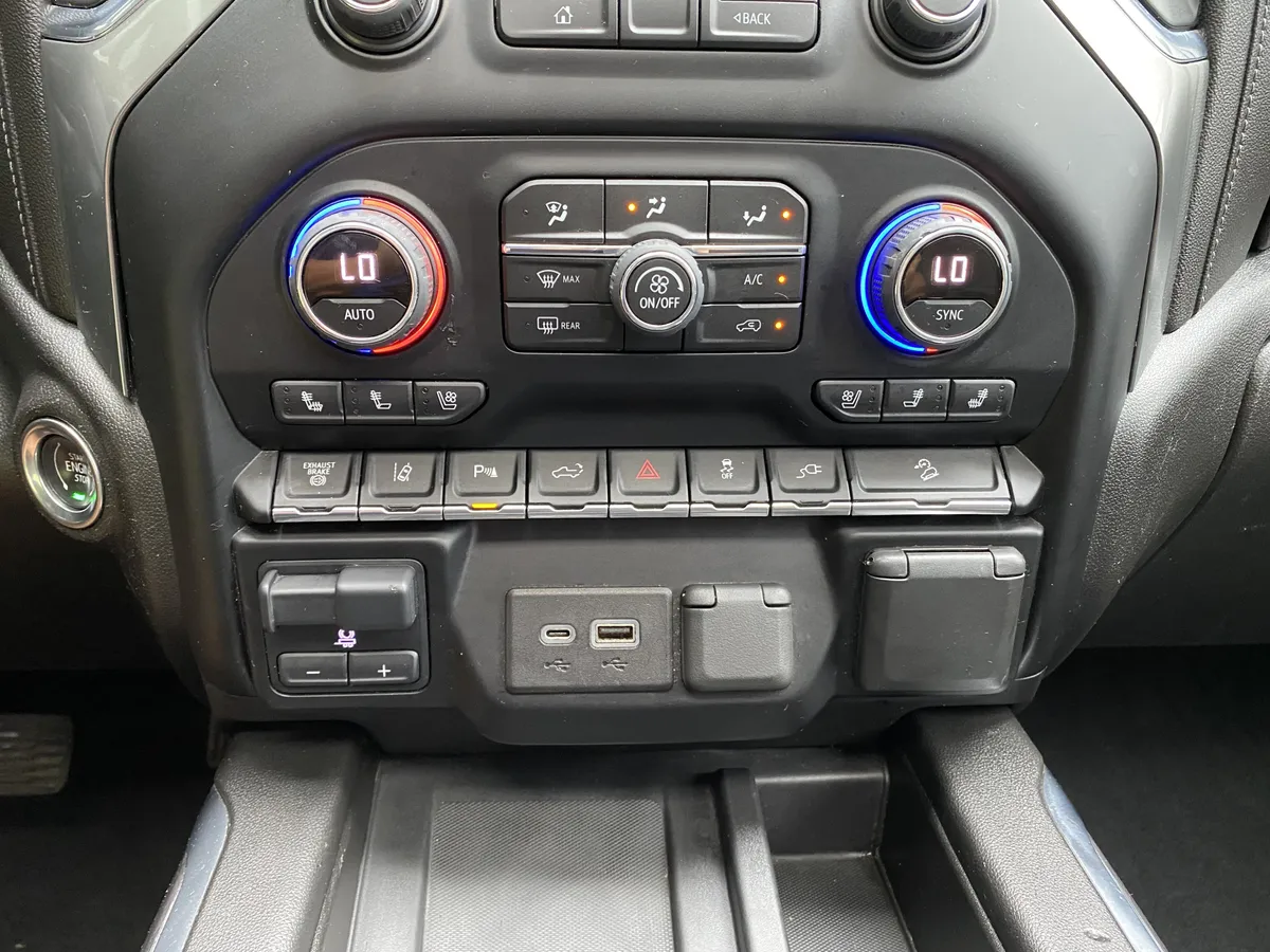 2022 Chevrolet Silverado 2500HD LTZ thumbnail 30