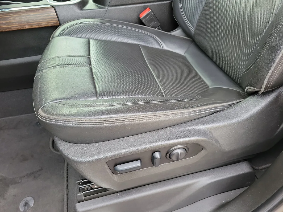 2022 Chevrolet Silverado 3500 HD High Country thumbnail 10