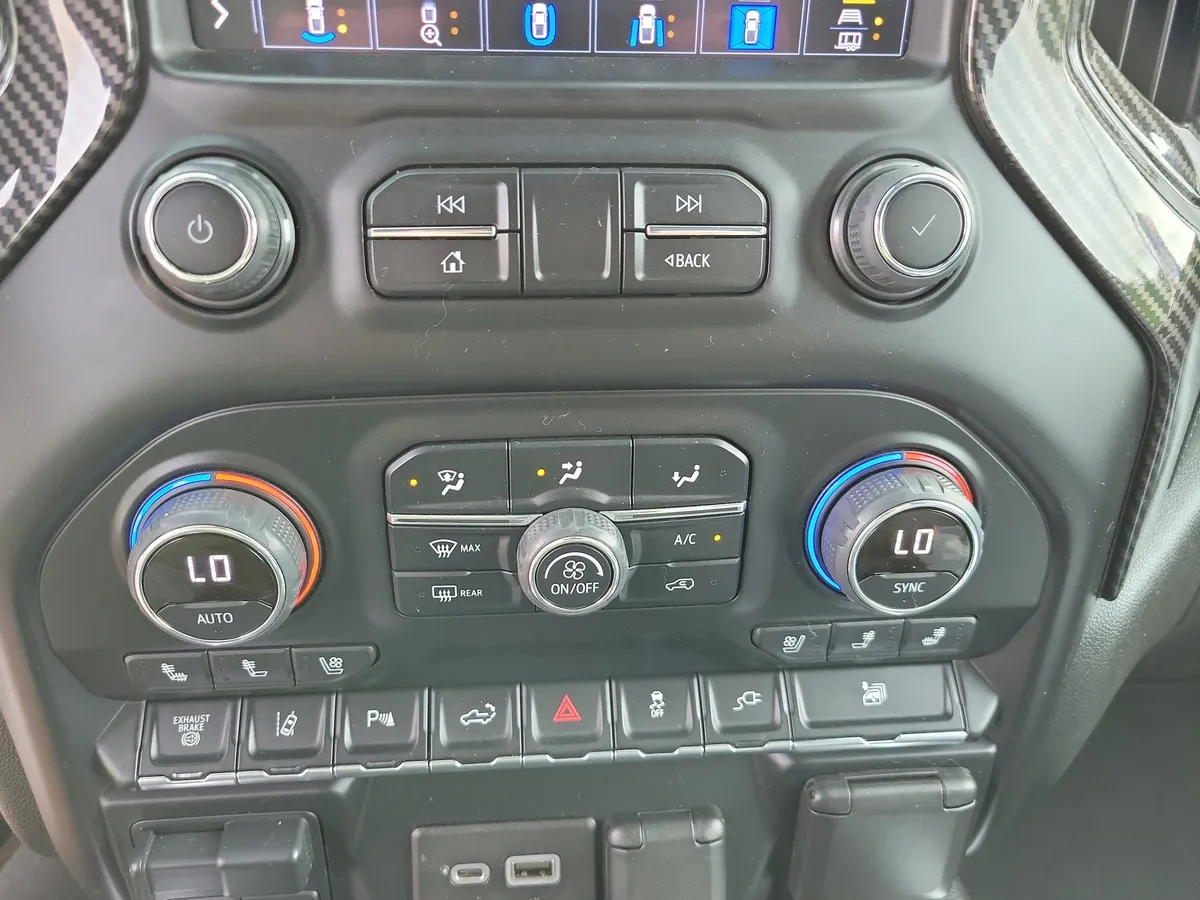 2022 Chevrolet Silverado 3500 HD High Country thumbnail 17