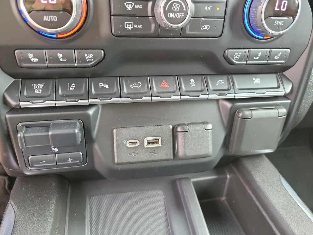 2022 Chevrolet Silverado 3500 HD High Country thumbnail 18