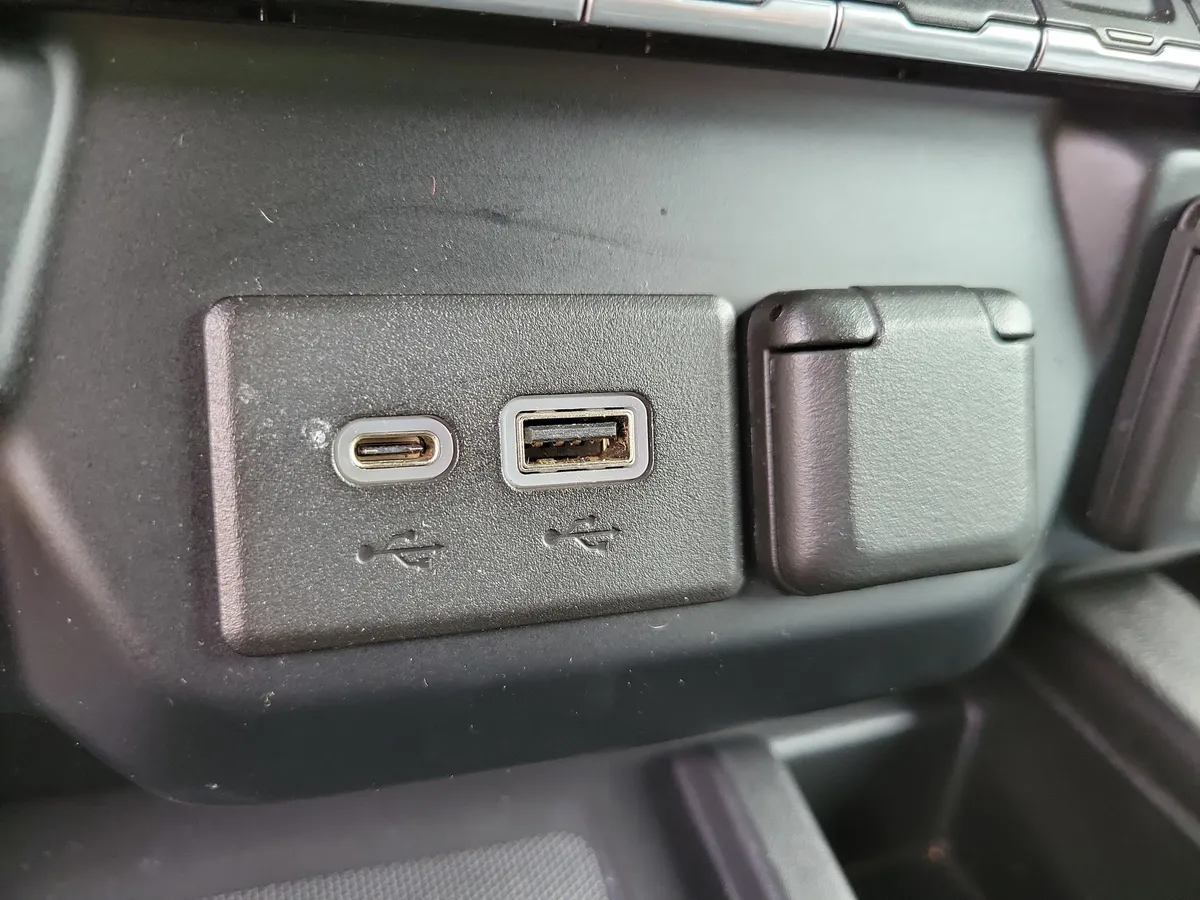 2022 Chevrolet Silverado 3500 HD High Country thumbnail 19