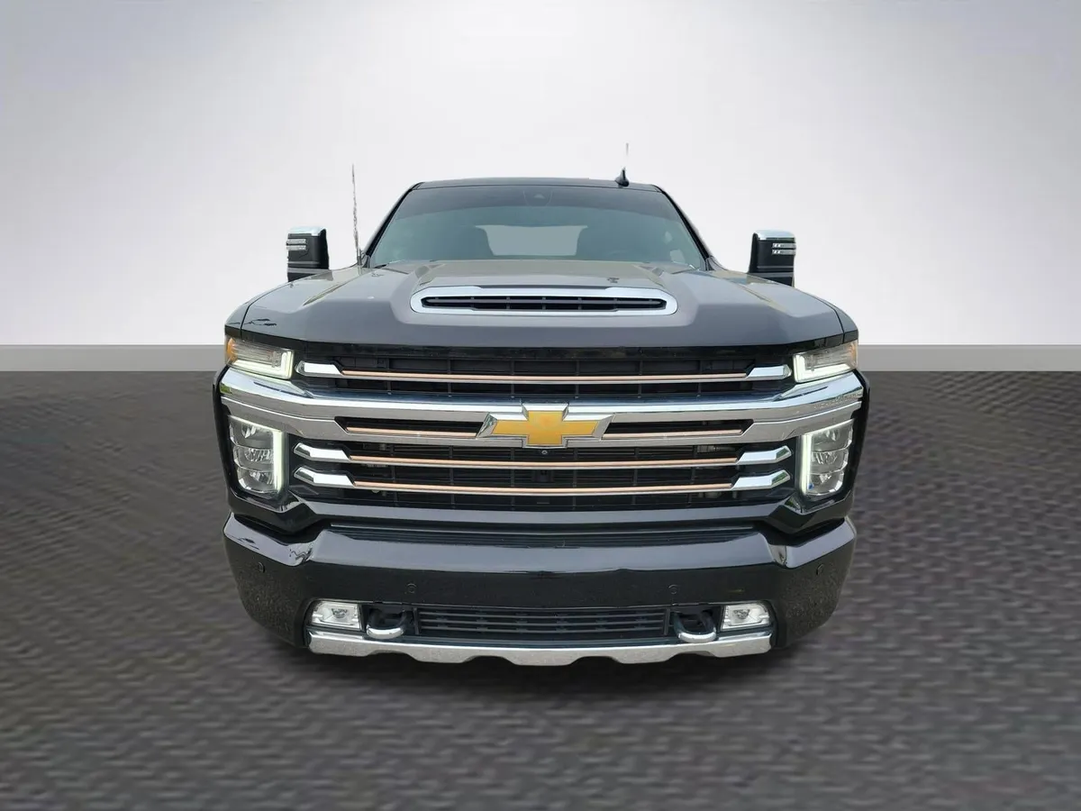 2022 Chevrolet Silverado 3500 HD High Country thumbnail 2