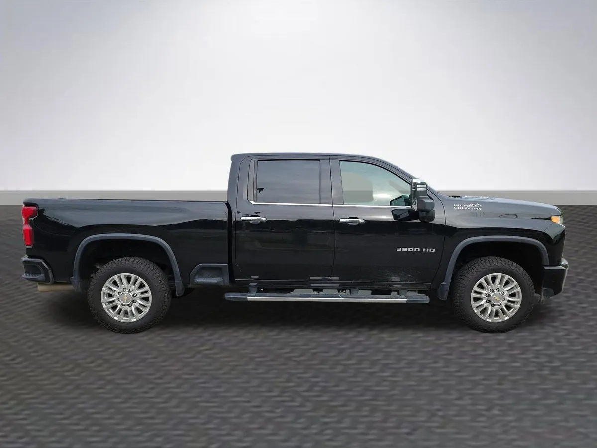 2022 Chevrolet Silverado 3500 HD High Country thumbnail 4