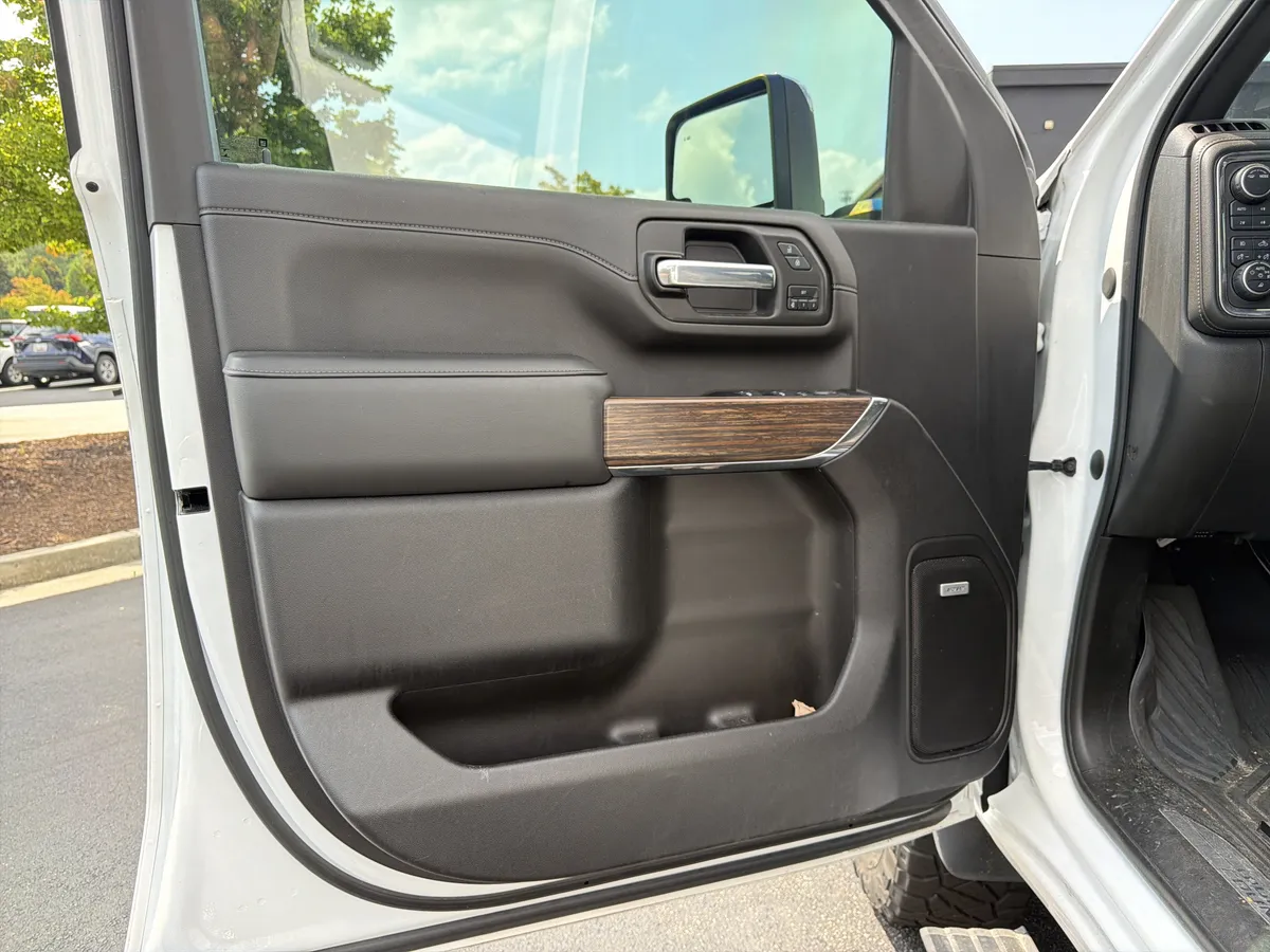 2022 Chevrolet Silverado 3500HD High Country thumbnail 15