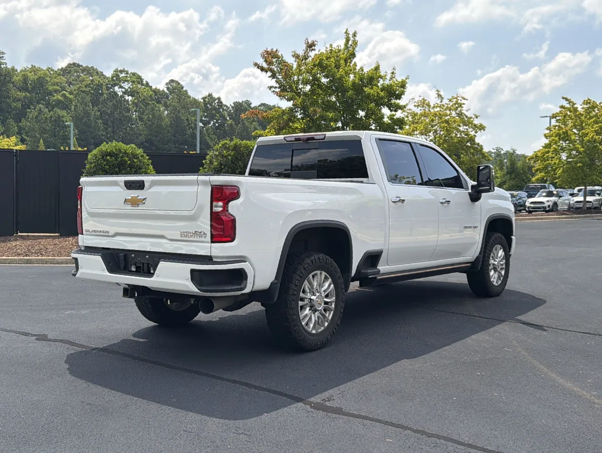 2022 Chevrolet Silverado 3500HD High Country thumbnail 2