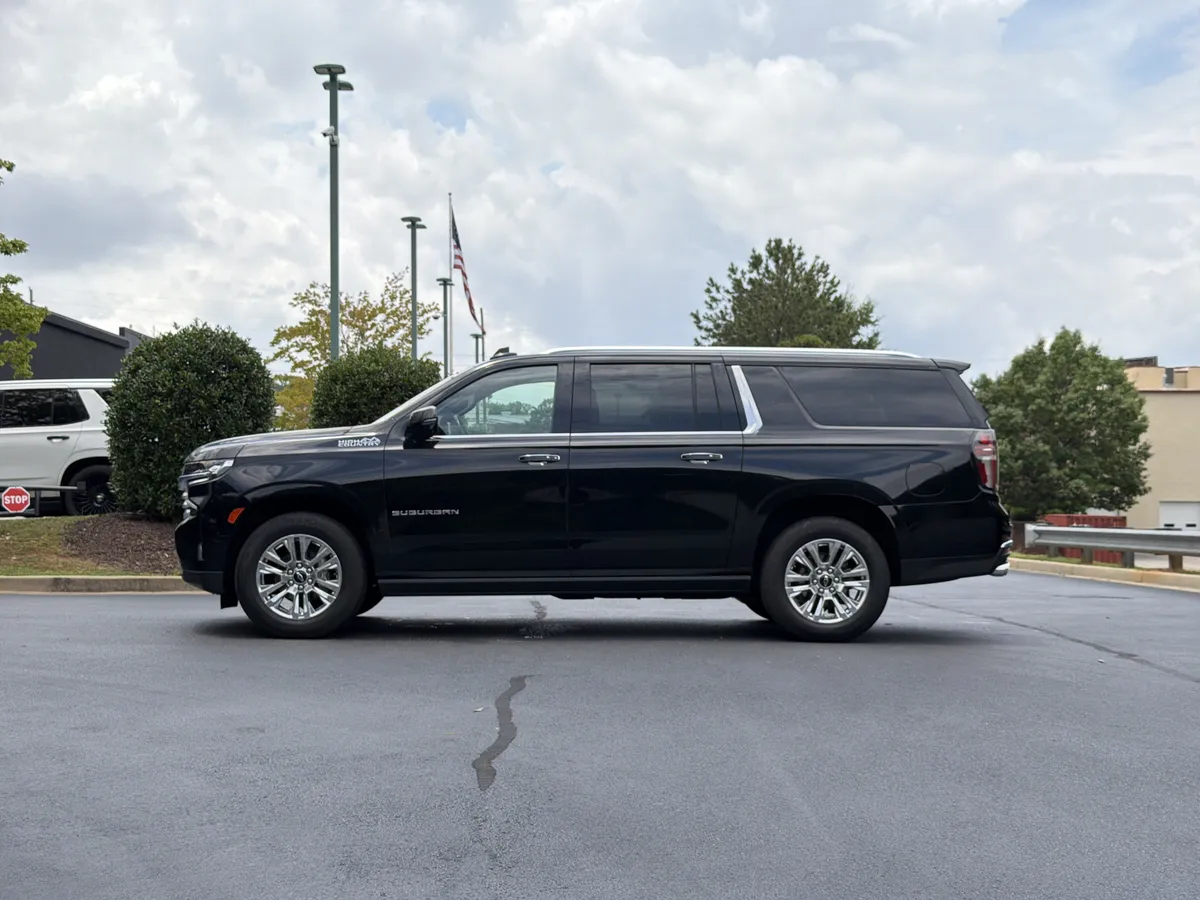 2022 Chevrolet Suburban High Country thumbnail 14