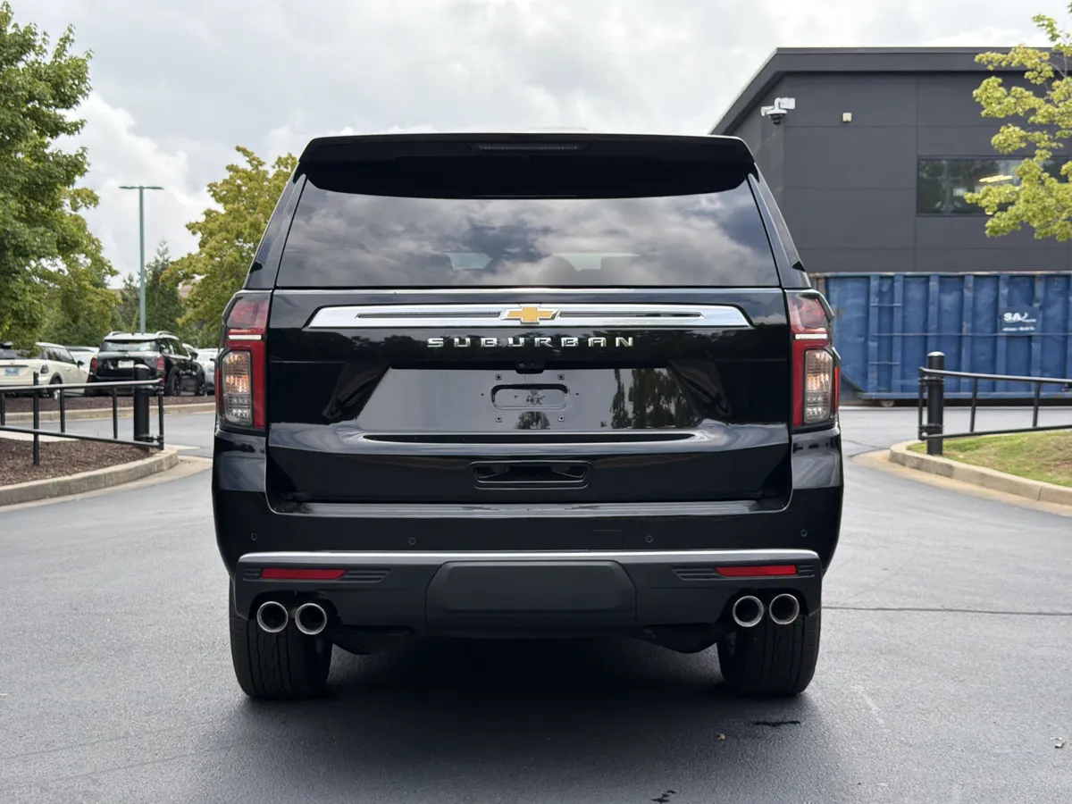 2022 Chevrolet Suburban High Country thumbnail 16