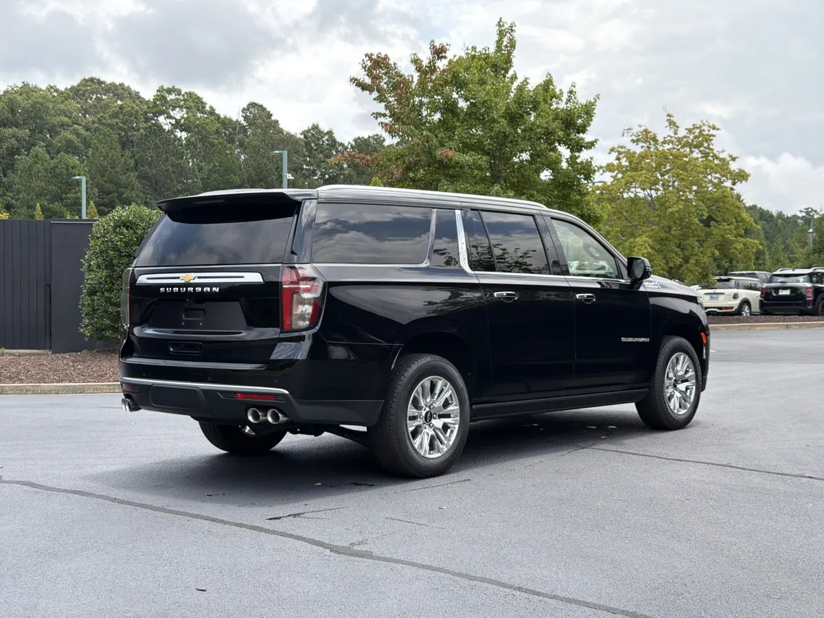 2022 Chevrolet Suburban High Country thumbnail 2