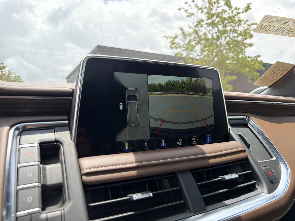 2022 Chevrolet Suburban High Country thumbnail 23
