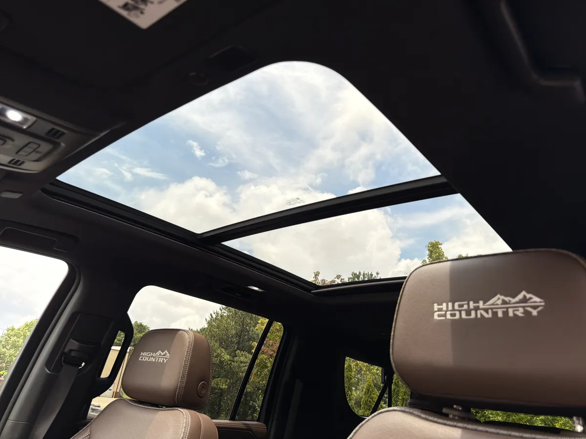 2022 Chevrolet Suburban High Country thumbnail 8